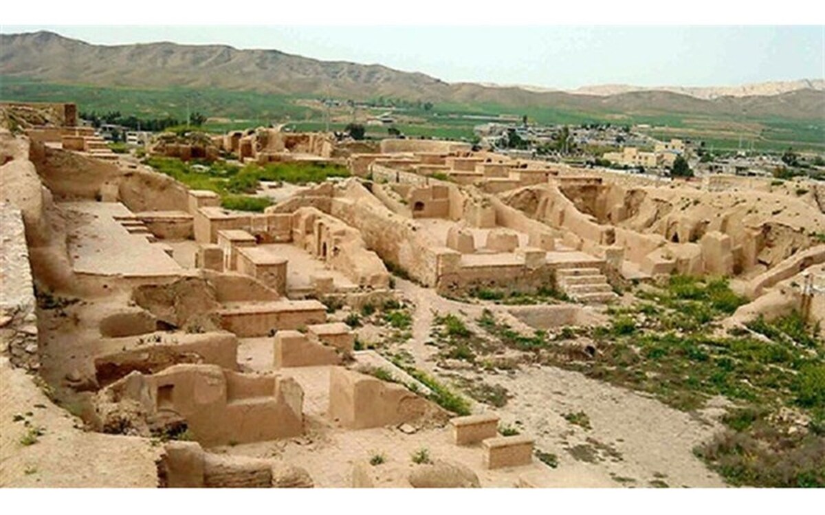 بلایی که سیل سر یکی از خانه‌های تاریخی شهر تفت آورد | ویدئو دردناک از لحظه فرو ریختن این بنا + ویدئو